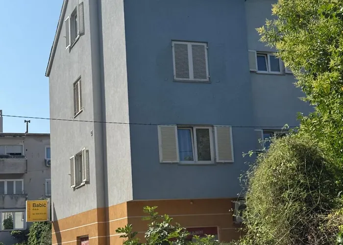 Ami & Private Parking ザダル