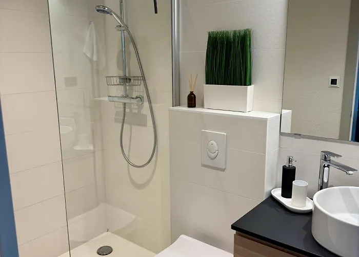 Ami & Private Parking アパート