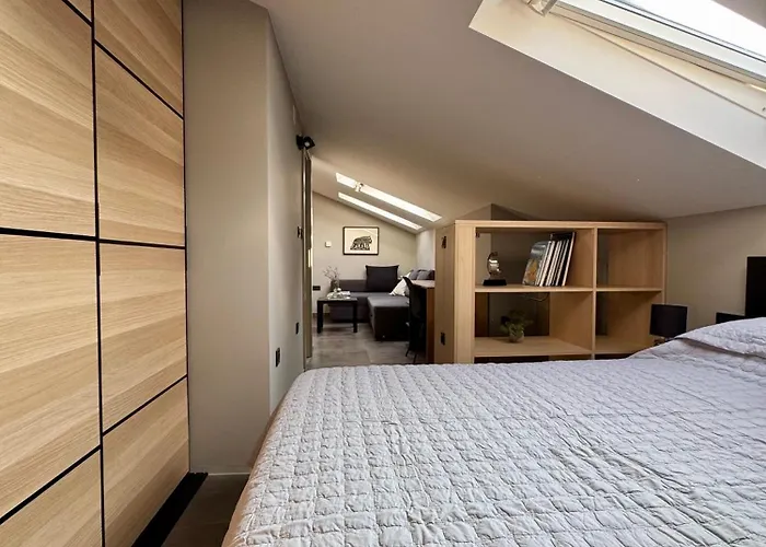 Ami & Private Parking アパート